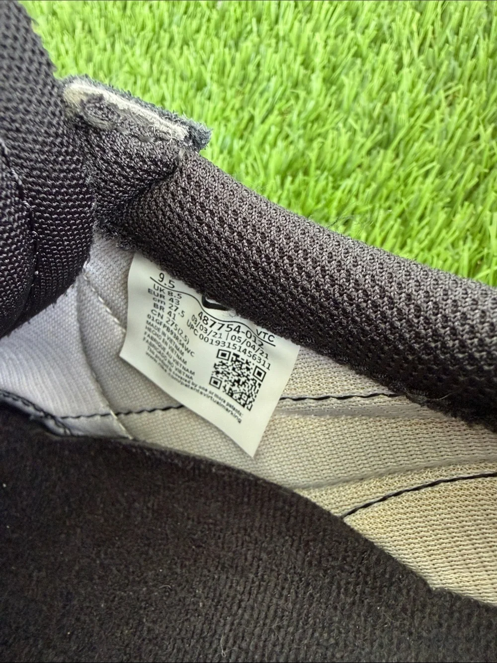 Nike Men’s Black and White Casual Retro Sneakers